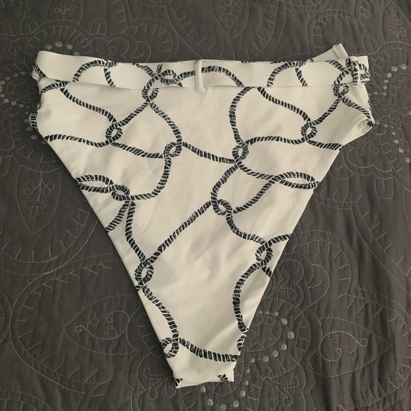 We  wore what bottom - Picture 8 of 10